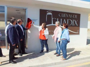 Inaugurado el punto de información turística “Cuevas de Guadix”