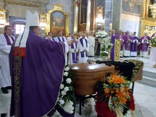 Exequias madre del obispo de Guadix
