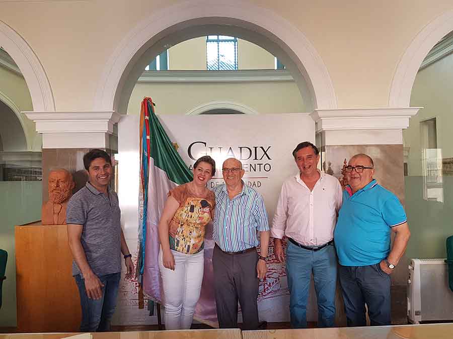 Cascamorras y Ayuntamiento de Guadix