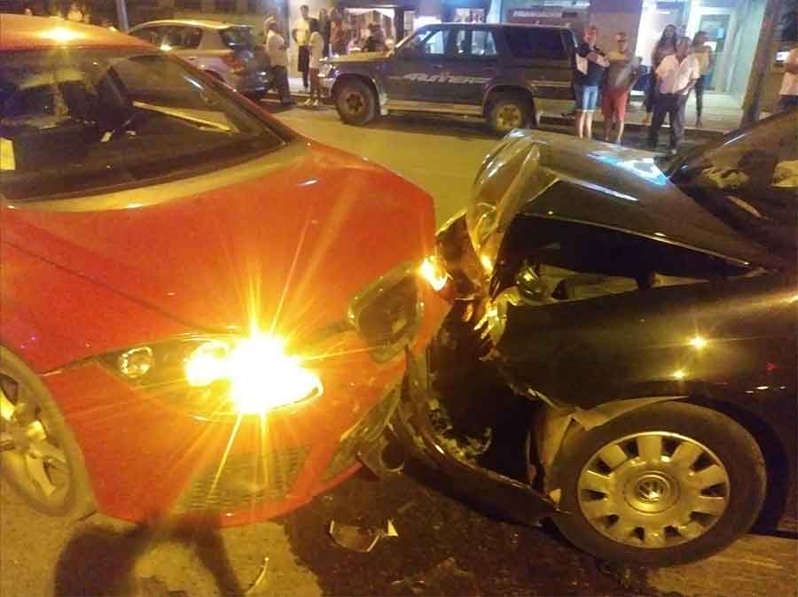 Accidente frontal en la Avenida Mariana Pineda