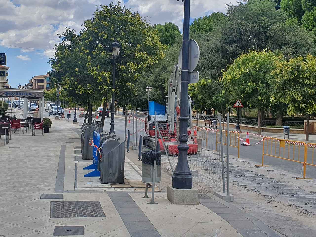 Contenedores Avenida Medina Olmos de Guadix