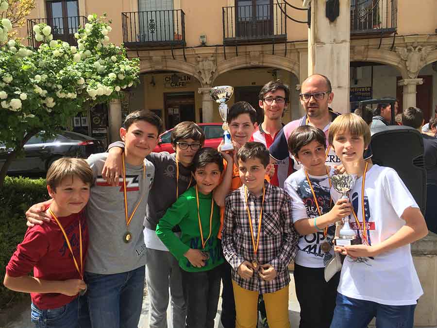 Primeros por equipos II torneo de ajedrez del Colegio de La Presentacion