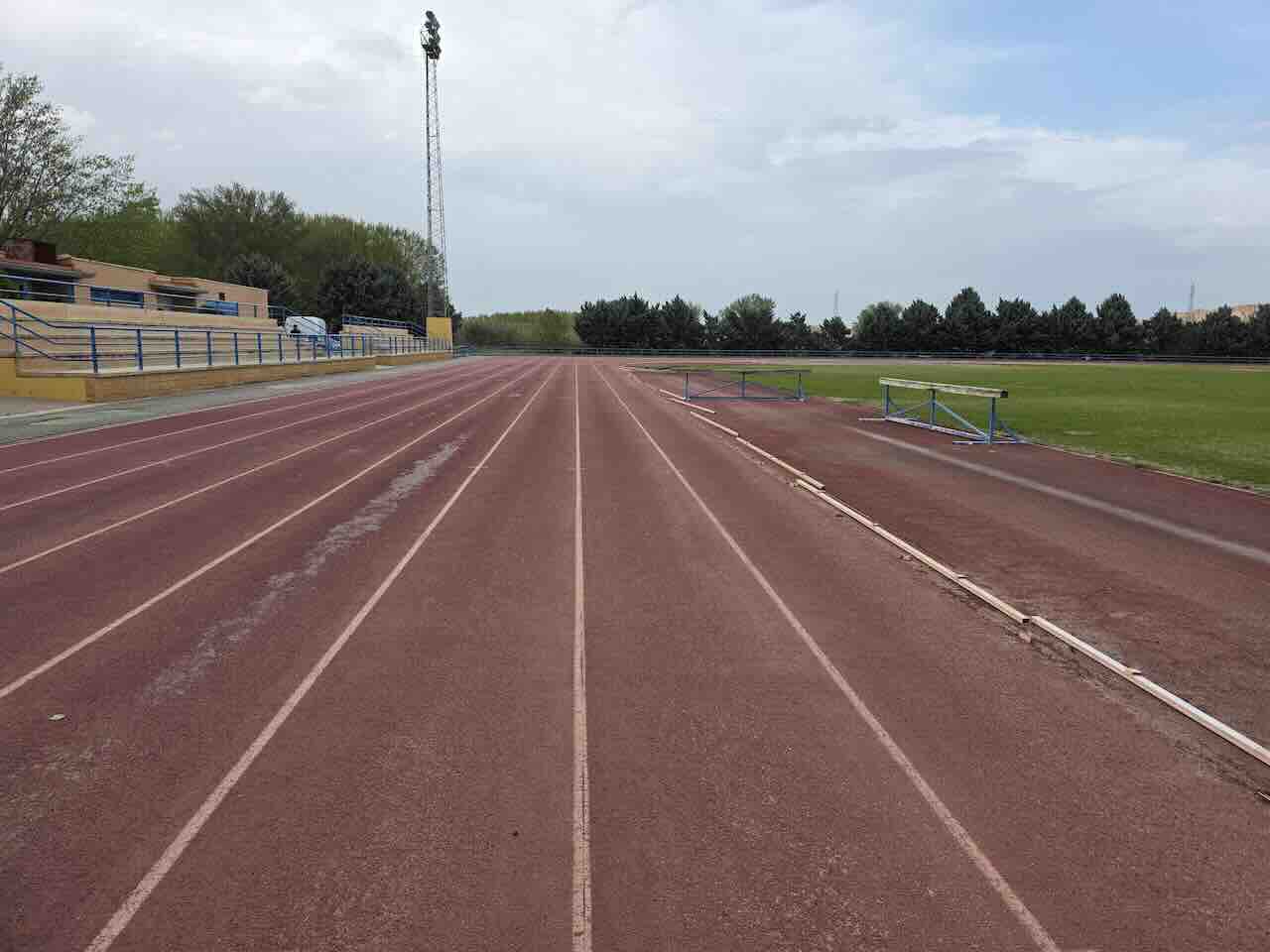 Obras pista atletismo Paquillo Fernández Guadix