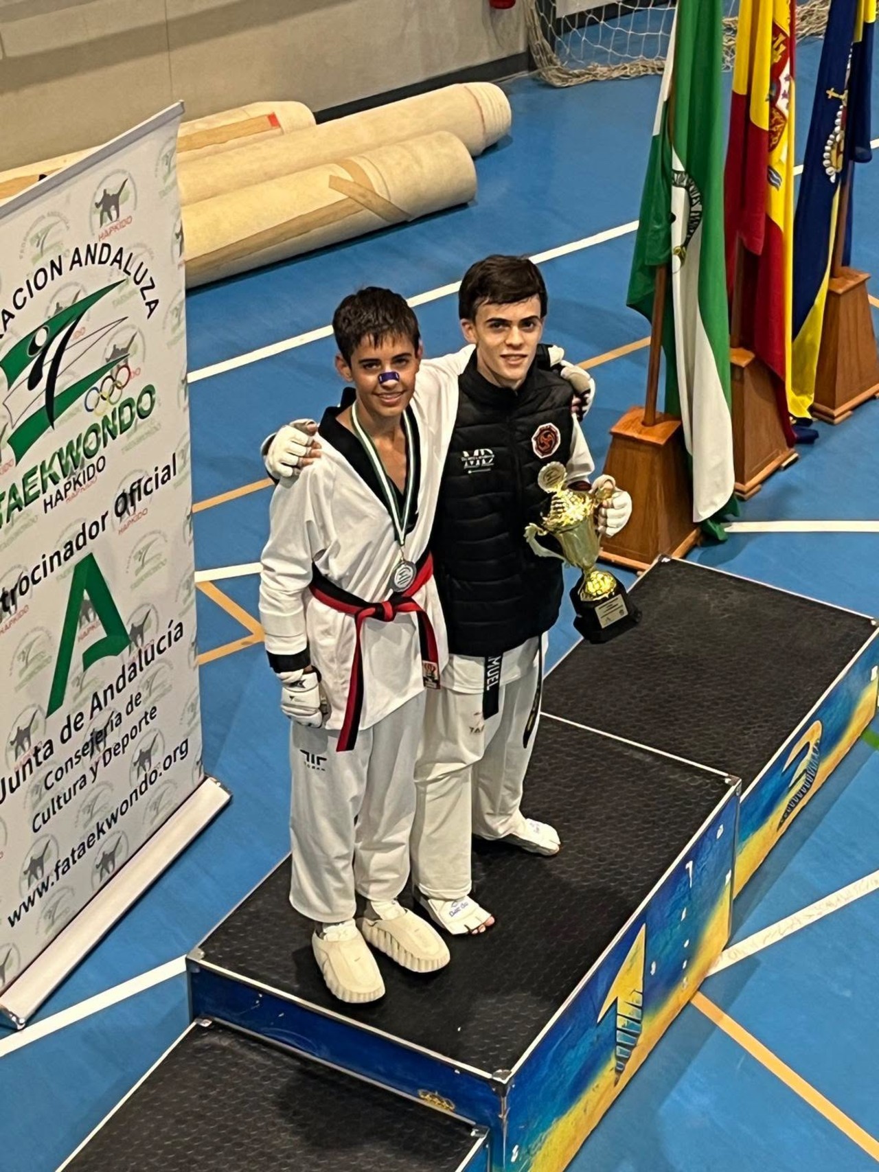 Ramón Vicente Campoy Serrano en el podio de la Súper Copa de Andalucía de Taekwondo Junior en Alhaurín de la Torre